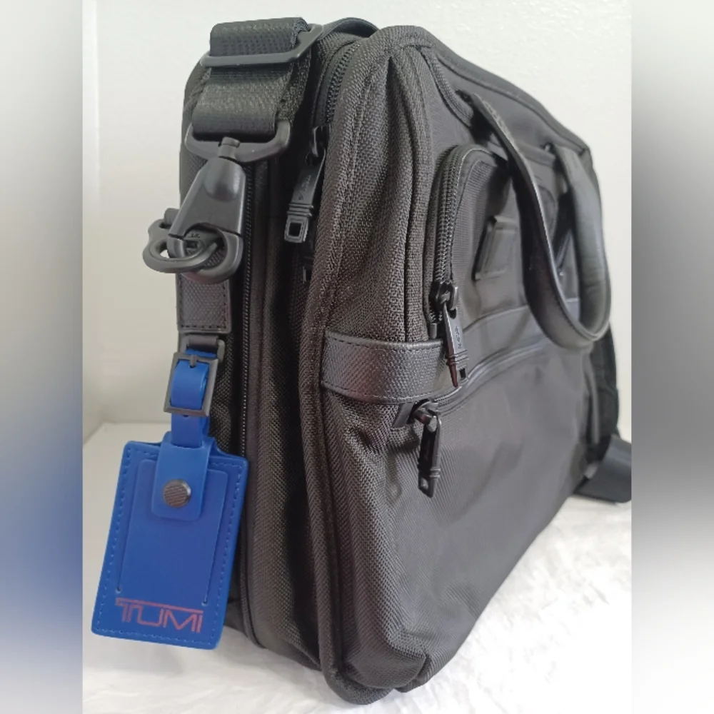 TUMI Alpha ll compact Large screen laptop Briefcase black
